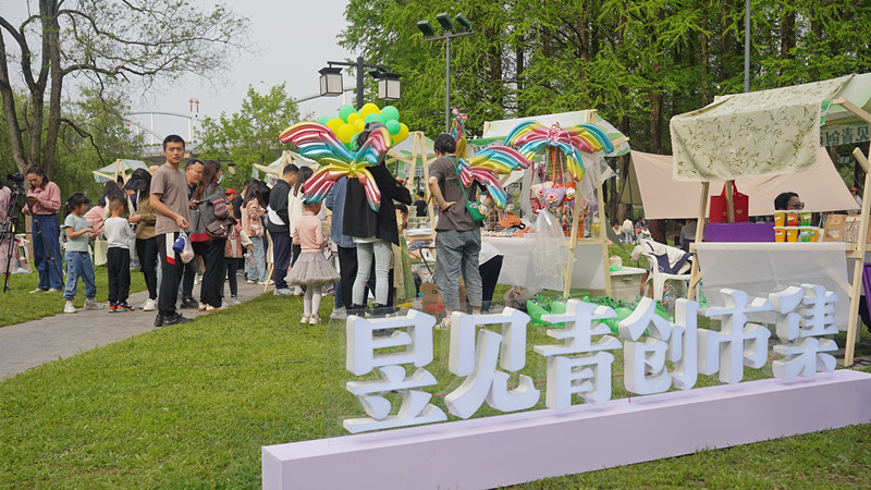 皖屯溪：昱見(jiàn)青創(chuàng)市集開市火爆