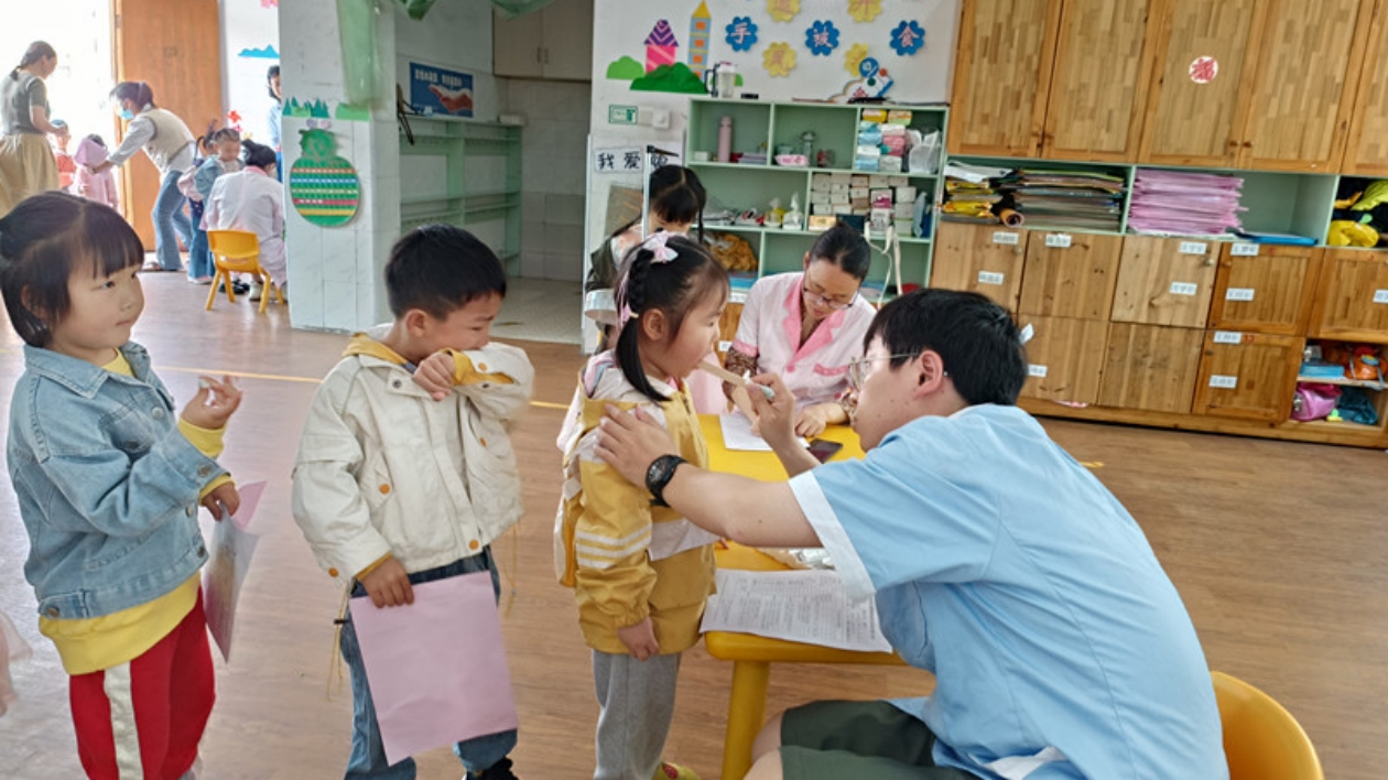 皖徽州區(qū)：守護(hù)成長(zhǎng) 關(guān)愛(ài)兒童