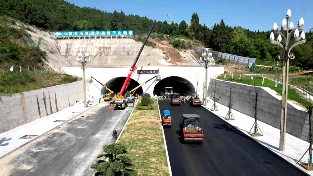 中國五冶：熱火朝天?！笌志€」 一線攻堅(jiān)不「打烊」