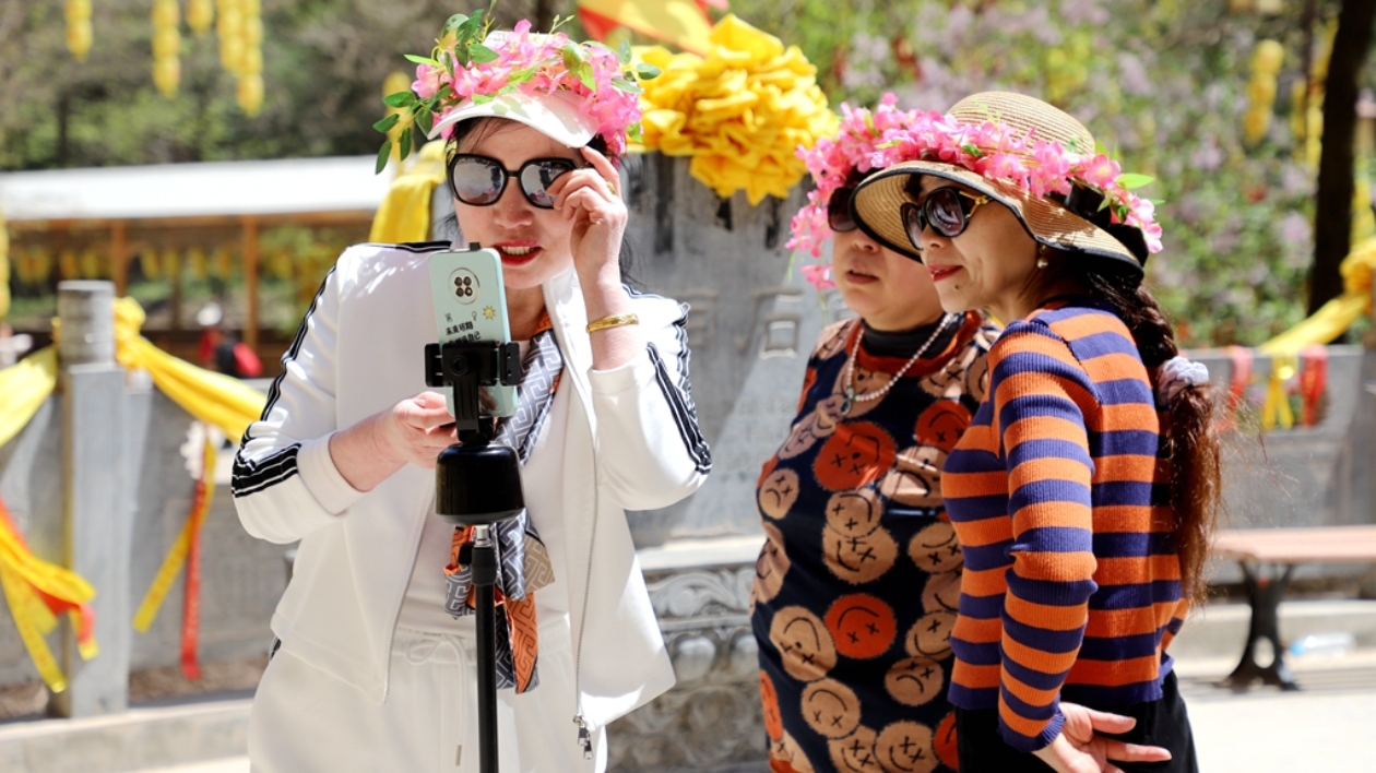 甘肅武山水簾洞景區(qū)假期首日迎開門紅