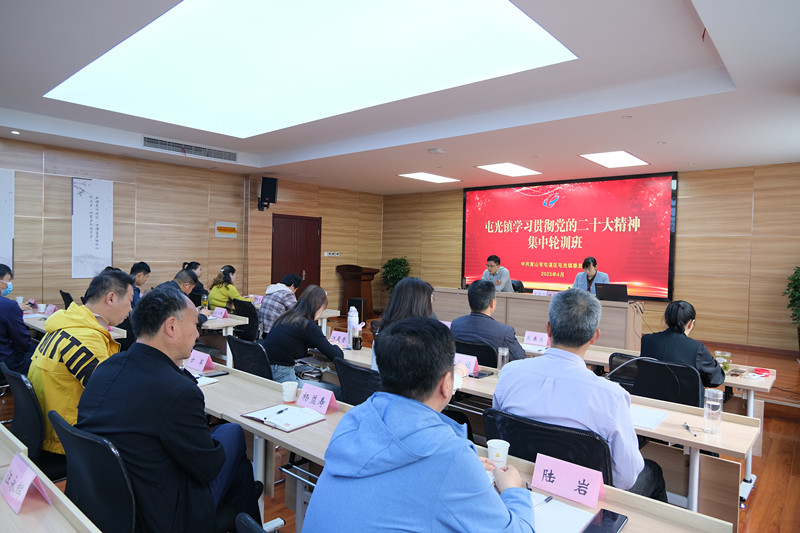 皖屯溪區(qū)屯光鎮(zhèn)：「三管齊下」一體推進(jìn)   學(xué)用結(jié)合落地開(kāi)花