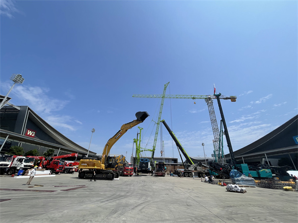 安全比什麼都重要！第三屆長沙國際工程機械展迎來1500家企業(yè)同日布展