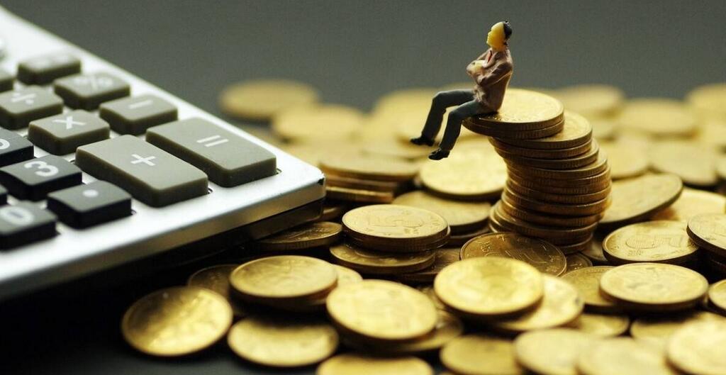 【財通AH】雖然名字中有「智能」二字，但前十大重倉股中有9隻銀行股