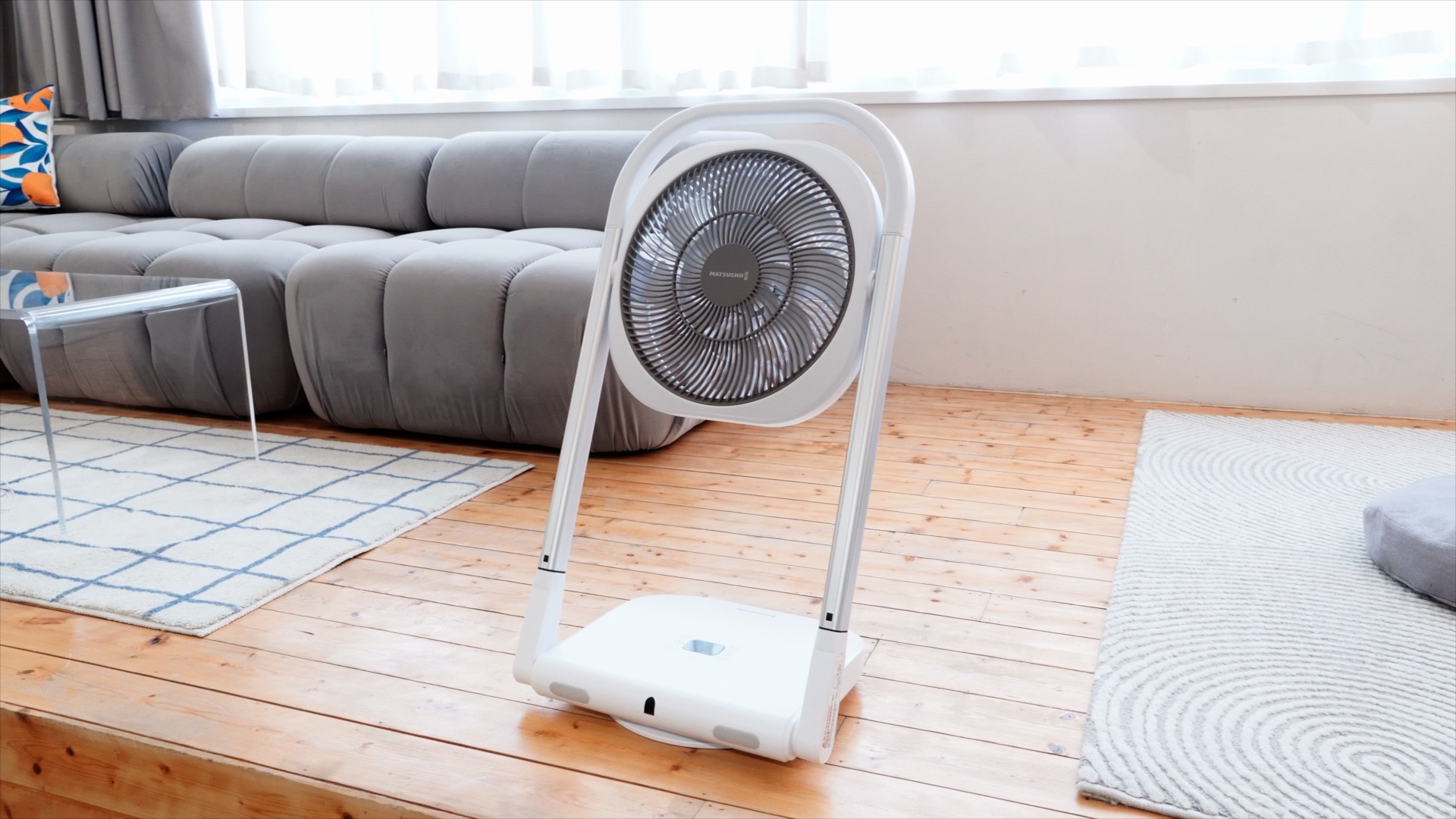 【購(gòu)物】日式輕巧細(xì)薄風(fēng)扇 提升家居品味