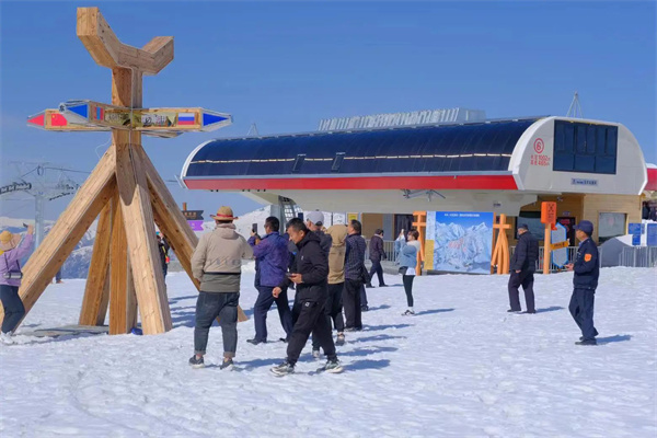 新疆「千里畫廊 百車自駕」震撼了內(nèi)地遊客