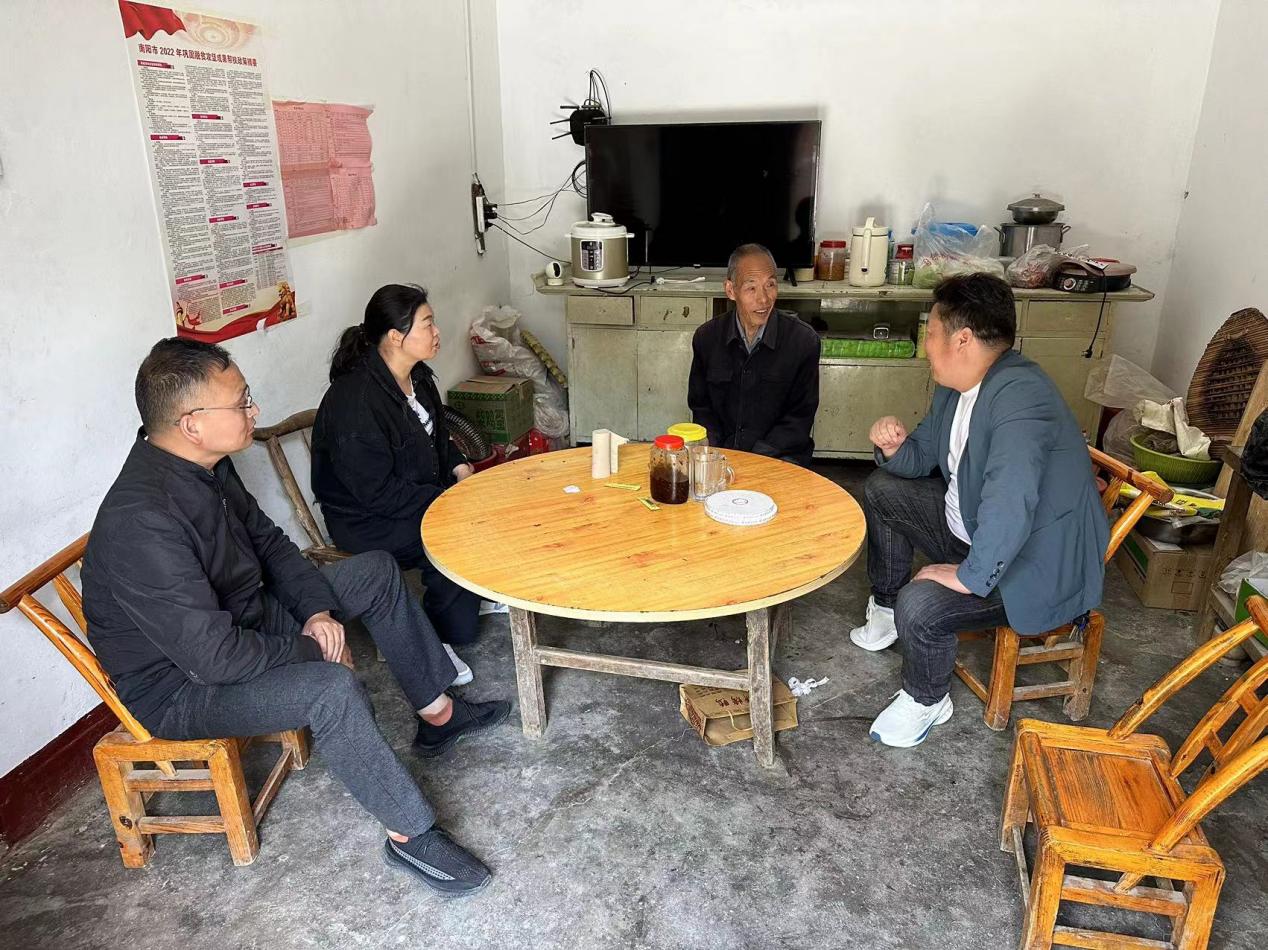 河南南召皇后鄉(xiāng)：關(guān)愛(ài)零距離 連心到人家