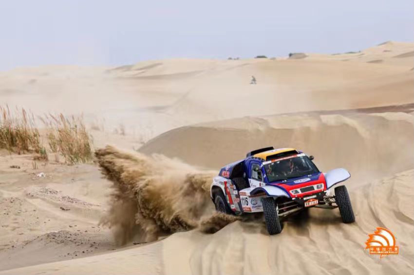 2023中國環(huán)塔（國際）拉力賽SS4賽段 賽車手在最難賽段上演沙漠狂飆
