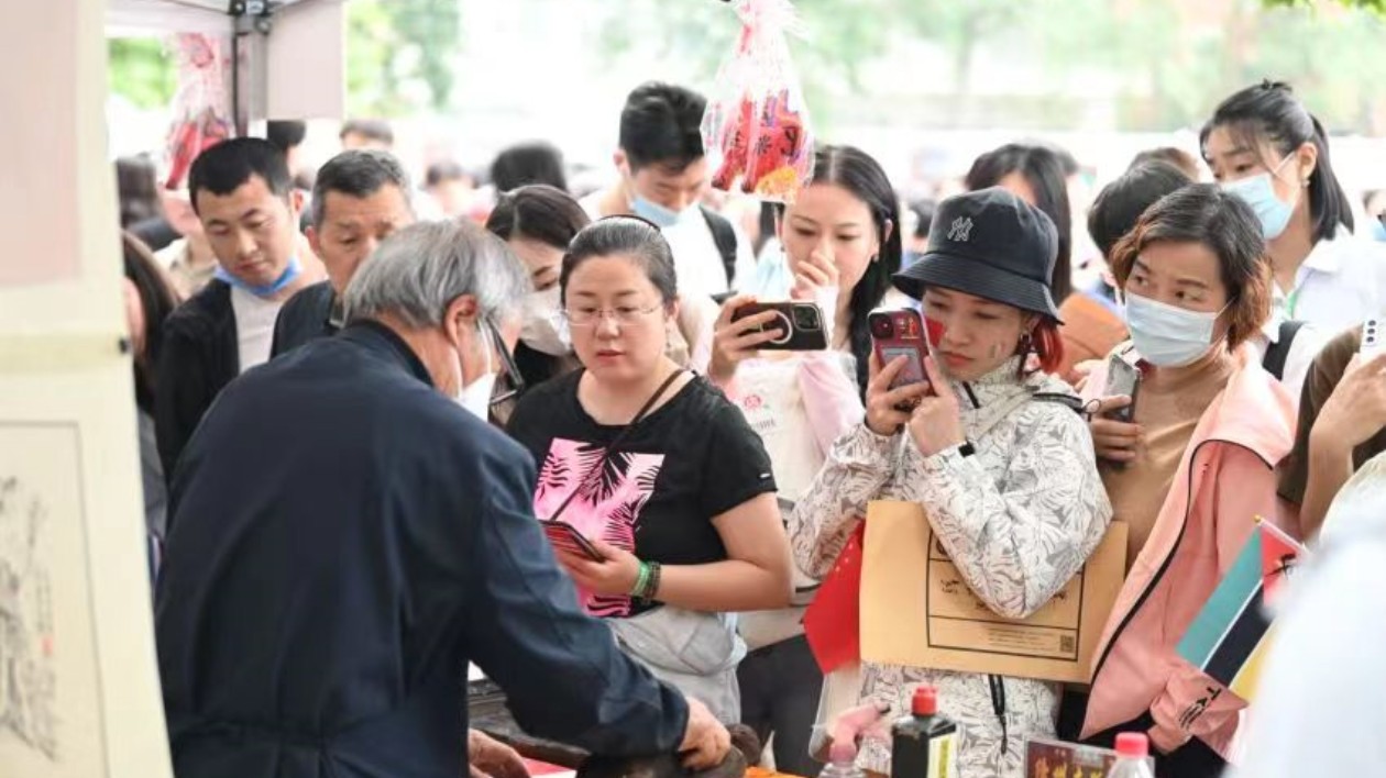 有片丨山西絳州木版年畫(huà)在北語(yǔ)留學(xué)生圈火了！