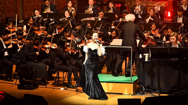 【娛樂】龍婷「星夢交響慈善音樂會(huì)」 經(jīng)典金曲引領(lǐng)觀眾穿越時(shí)空
