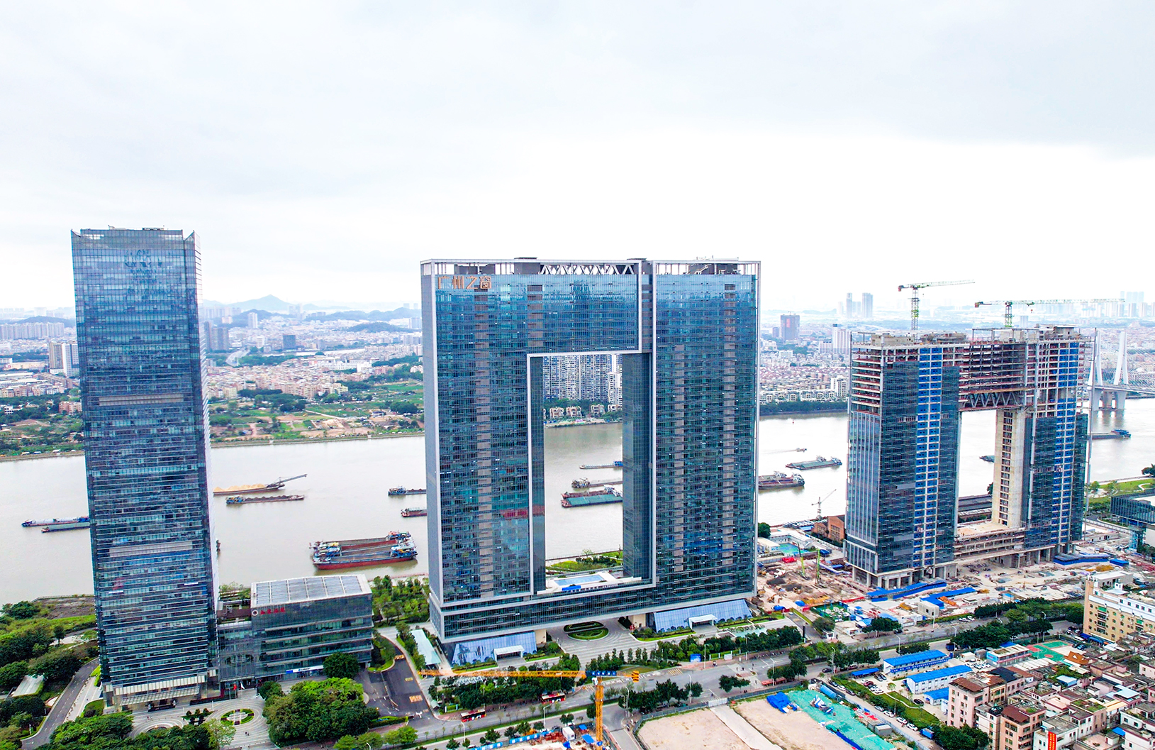 「100」造型完整呈現(xiàn)，「廣州之窗」C區(qū)鋼結(jié)構(gòu)安裝完成