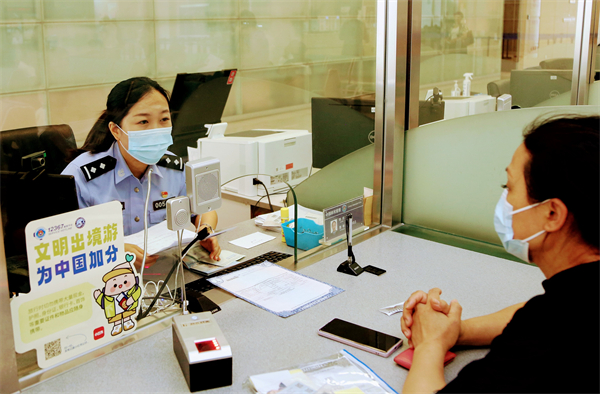 滬出入境管理局：進(jìn)一步釋放「外國人工作、居留單一窗口」政策紅利