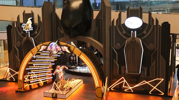 【玩樂】「閃電俠．神速閃現(xiàn)」全球首展1:1閃電俠及歷代蝙蝠俠戰(zhàn)衣