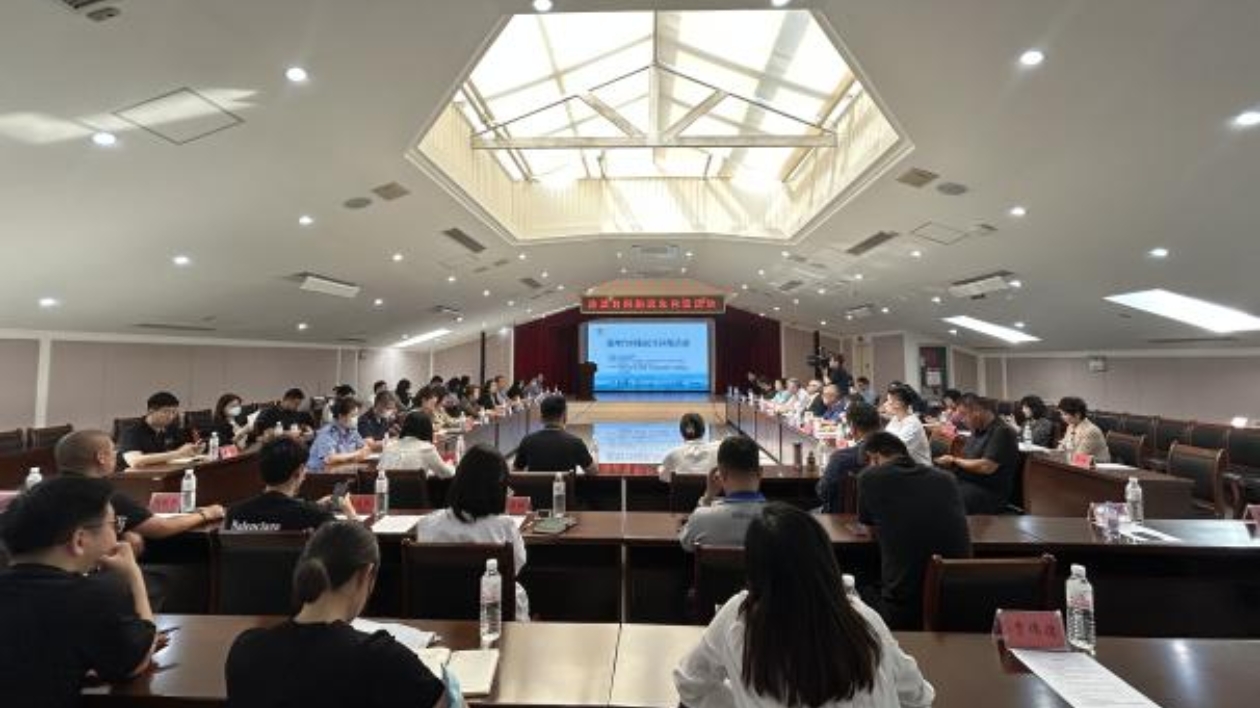 山東青島：面對(duì)面為港澳臺(tái)同胞答疑解惑