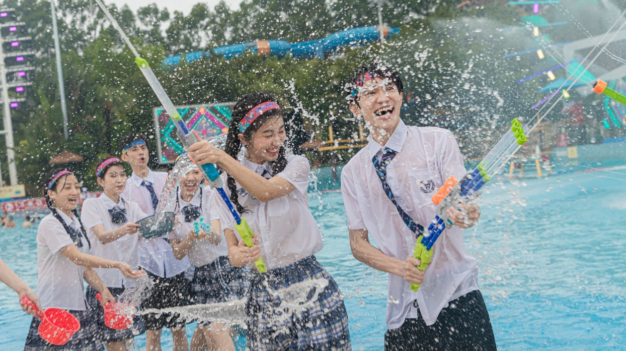 慶高考結(jié)束  長(zhǎng)隆水上樂園舉辦別樣畢業(yè)派對(duì)