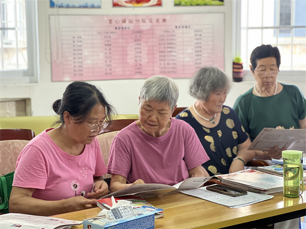 皖屯溪區(qū)：老年學(xué)員心飛揚(yáng)