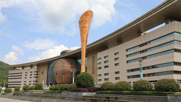 粵港澳媒體看甘肅丨工廠變景區(qū) 遊客「醉」了