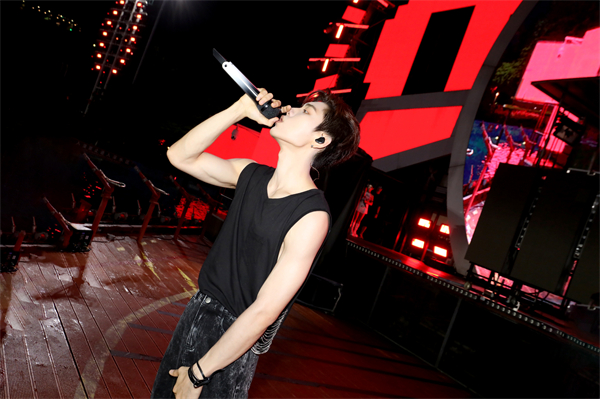 廣州長(zhǎng)隆正式開啟暑期模式 重磅明星王子異水上樂園激情開唱