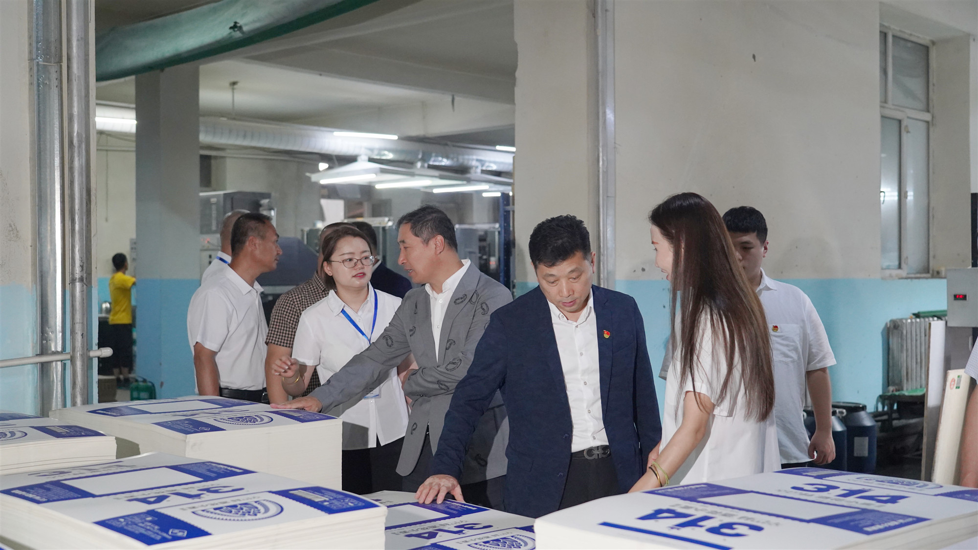 哈市呼蘭區(qū)委統(tǒng)戰(zhàn)部攜民企與「經(jīng)典印業(yè)」對接  共謀「經(jīng)典」創(chuàng)新設計賦能「七大都市」建設