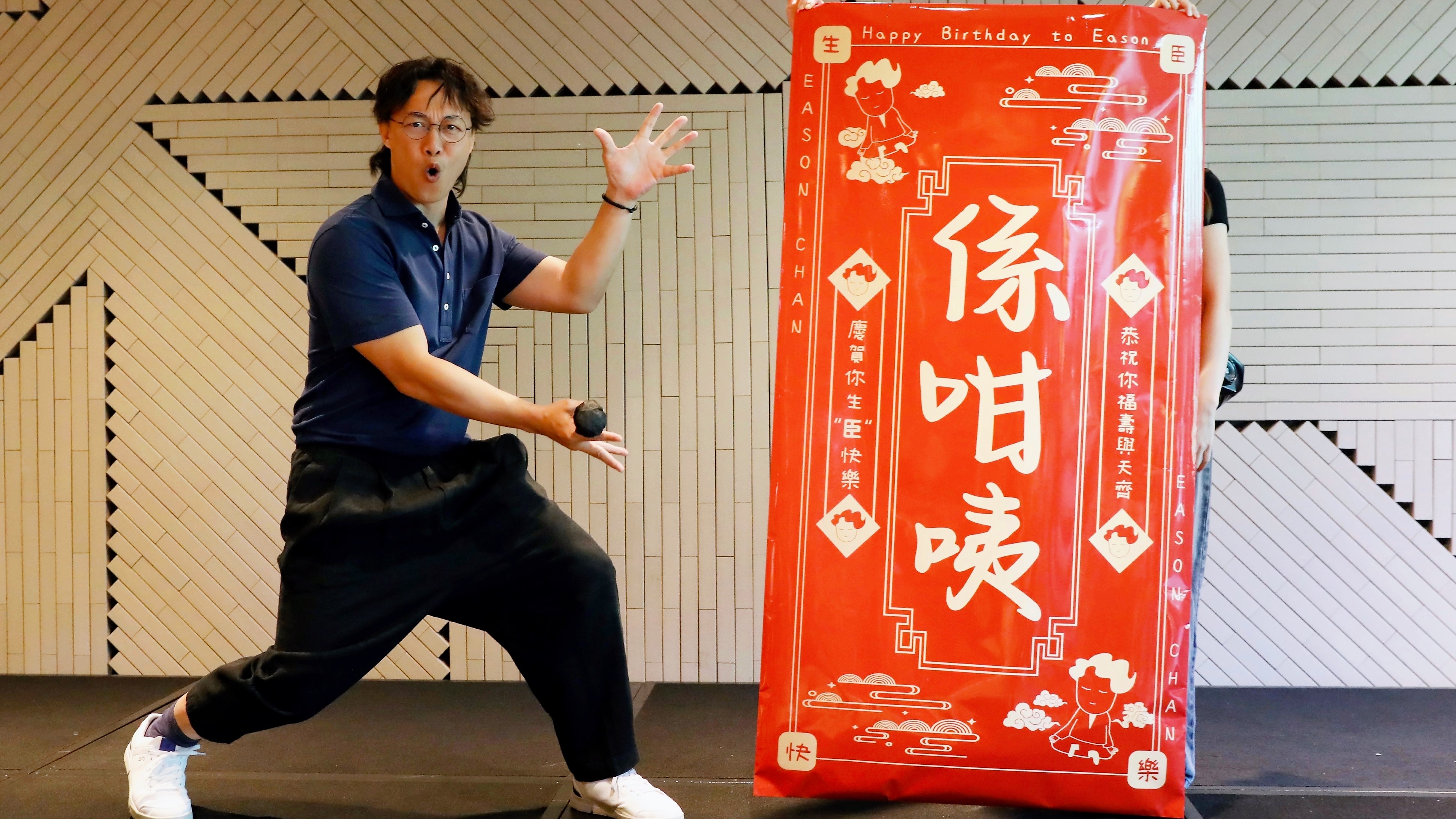 【娛樂(lè)】有片｜歌迷提早慶生 陳奕迅收正能量大利是