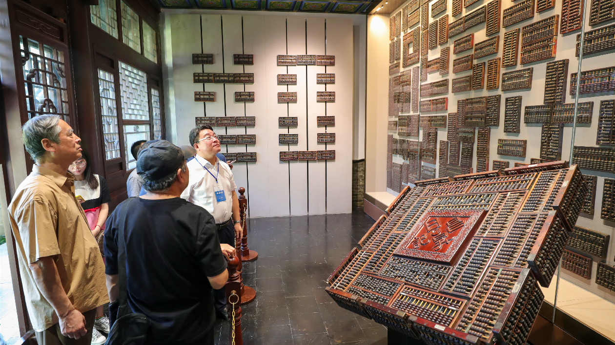 第八屆著名作家看山西太原行採風(fēng)活動(dòng)走進(jìn)晉商博物院