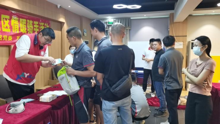 深圳桃源街道平山社區(qū)舉辦情暖騎手活動(dòng)