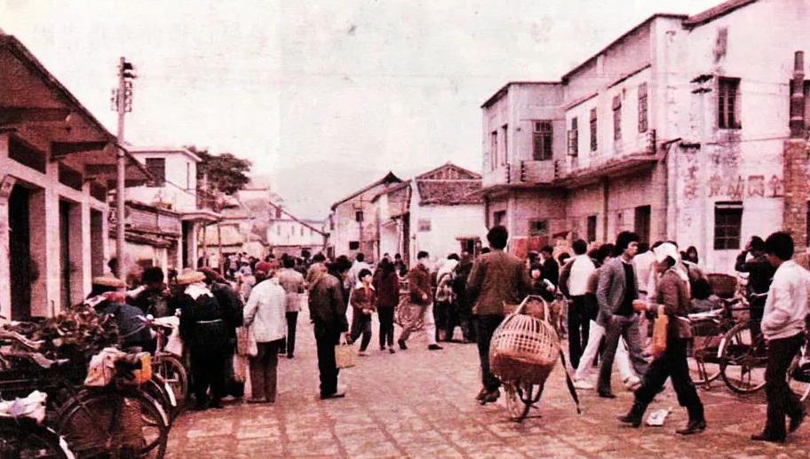 陽(yáng)臺(tái)山下烏石巖：一個(gè)墟市的百年興衰