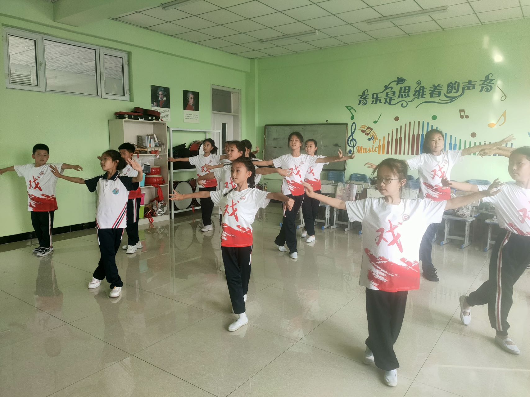 黑龍江龍江縣育龍學(xué)校：傳遞音樂力量 讓思政課「聲入人心」