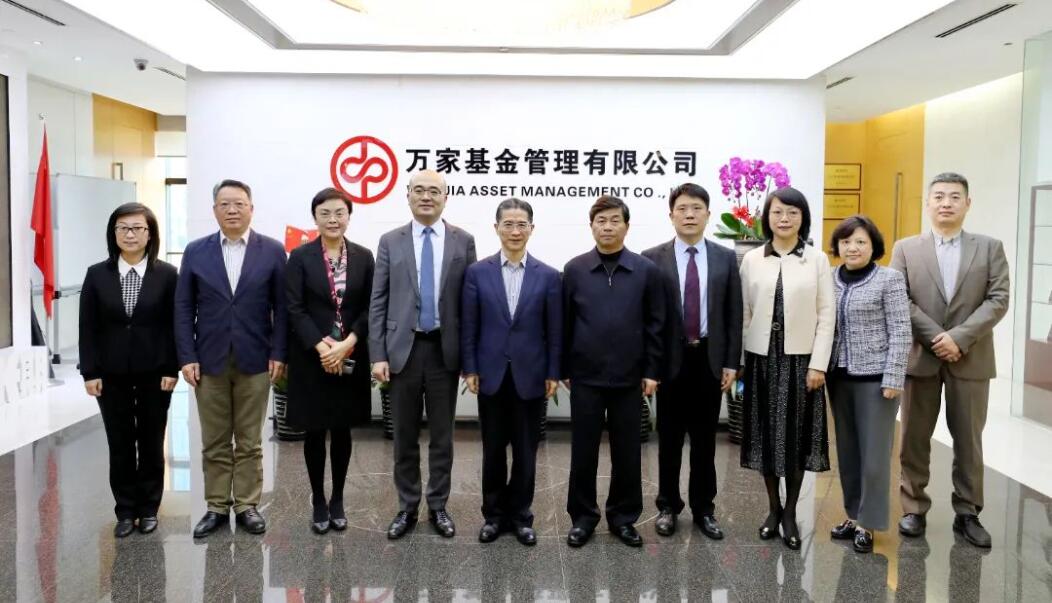 【財通AH】萬家新人基金經(jīng)理「1拖8」
