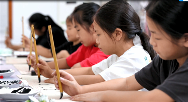 皖徽州西溪南鎮(zhèn)：公益小學堂點亮多彩暑期