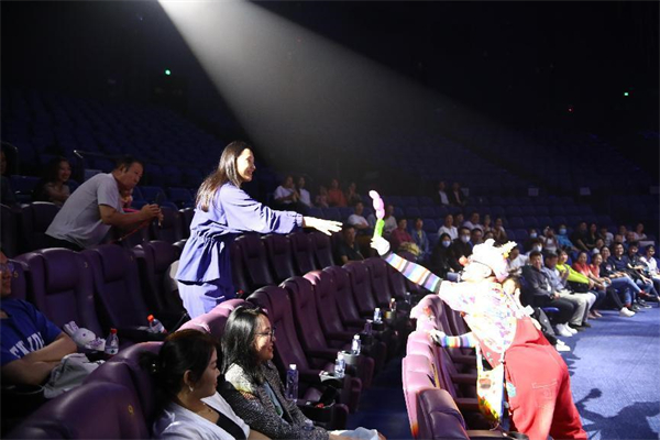 「速滑女神」張虹喊話邀約：看冰秀，到龍江！