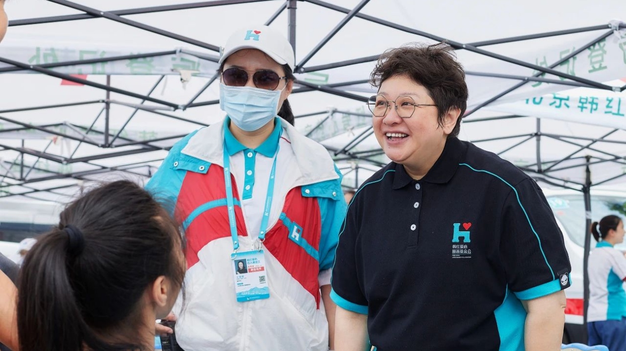 「韓紅愛(ài)心 百人援龍江」醫(yī)療援助公益行動(dòng)走進(jìn)寶清