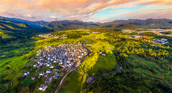 三萬里外 黟縣「見」李白
