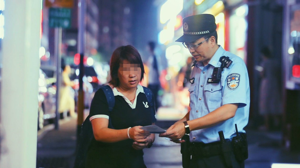 深警開展夏夜治安巡查宣防第四次集中統(tǒng)一行動(dòng)