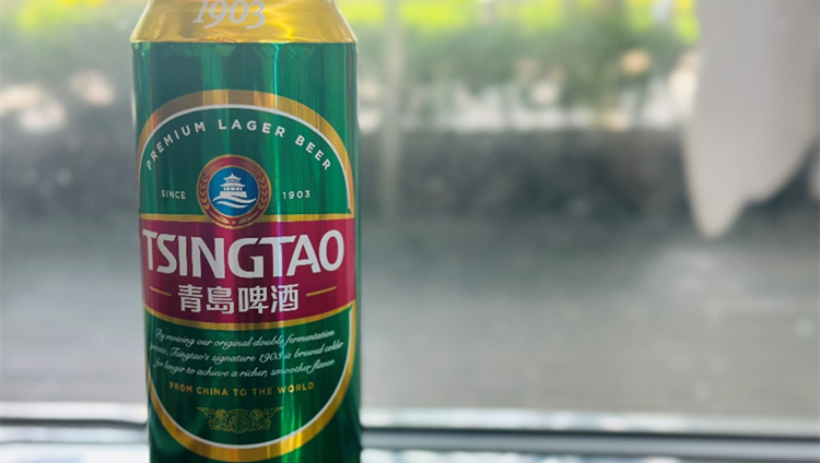 孤獨(dú)、社恐、陌生人都敵不過一罐青島啤酒