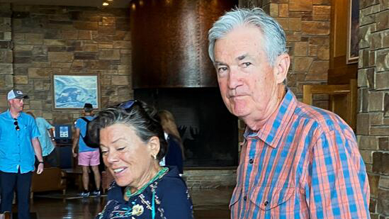 鮑威爾：高息或較預(yù)期長 不排除再加息