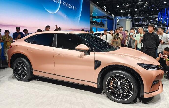 2023成都車(chē)展觀察：產(chǎn)業(yè)變革「下半場(chǎng)」開(kāi)啟 車(chē)企加速擁抱智能化