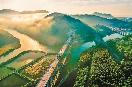 2024年90分鐘直達(dá)深汕合作區(qū) 深汕西高速改擴(kuò)建為雙向八車道，圓墩河特大橋順利合龍