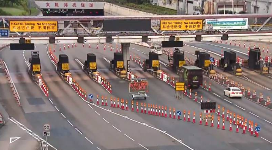 東隧今起實(shí)施易通行 交通大致暢順