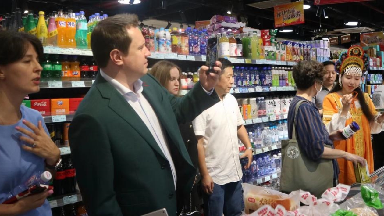 莫斯科出口中心總經(jīng)理考察中超「俄品多」項目普惠共贏