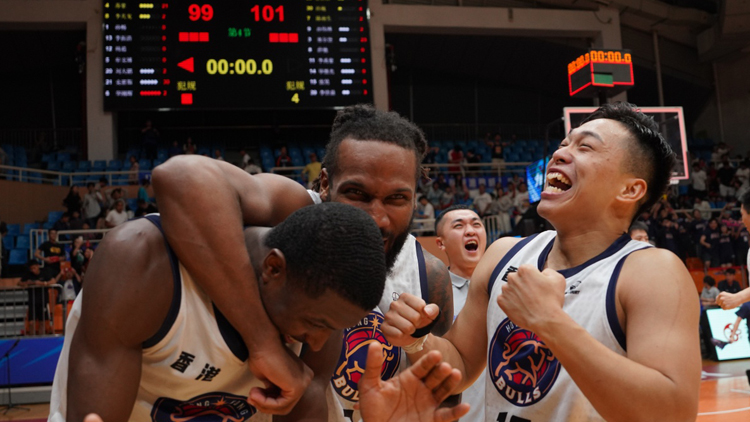 作客101:99險(xiǎn)勝武漢錕鵬 香港金牛趕上季後賽尾班車(chē)