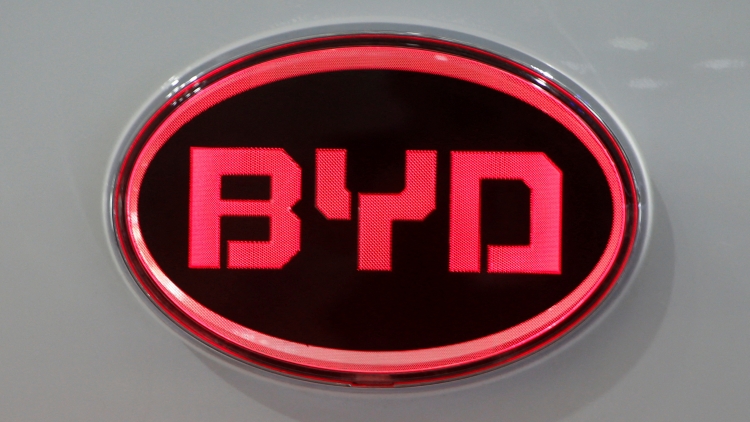 【財通AH】比亞迪AH股齊拉升 上半年淨(jìng)利潤同比增204.68%