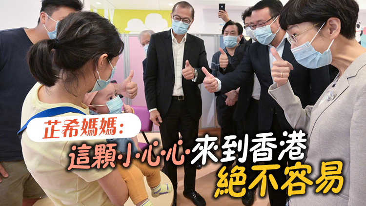 國(guó)家衞健委司長(zhǎng)探望換心女?huà)胲葡＃嚎祻?fù)佳感欣慰