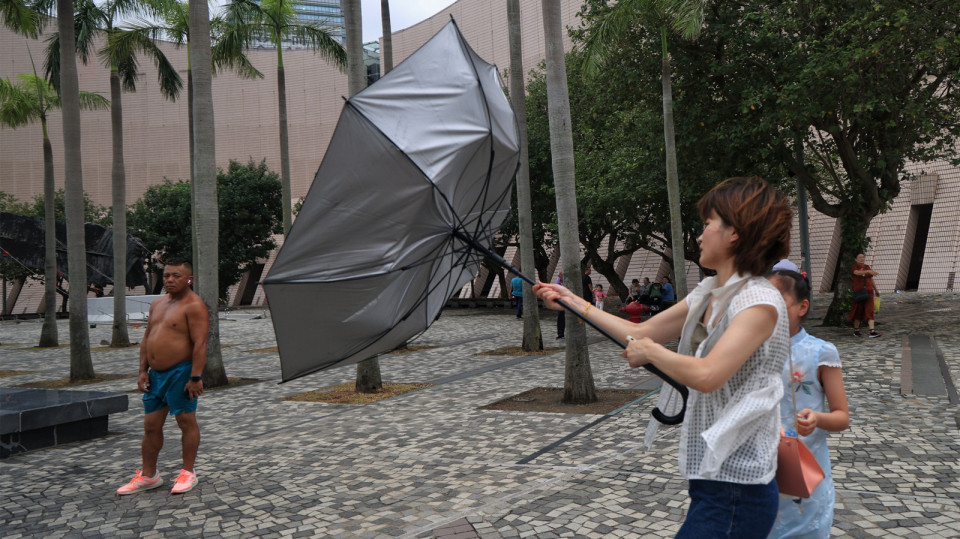 天文臺：凌晨2時40分改發(fā)八號熱帶氣旋警告信號