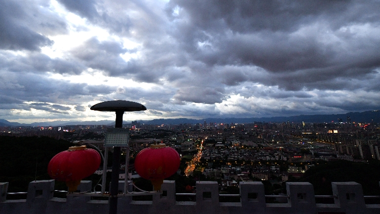 「蘇拉」路徑再調(diào)整 將於1日夜間到2日上午在惠東到臺山一帶登陸