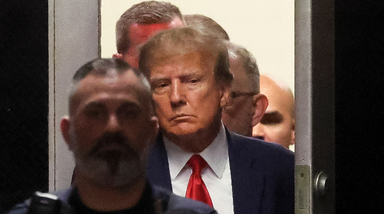 特朗普對試圖推翻總統(tǒng)選舉結(jié)果指控拒不認罪