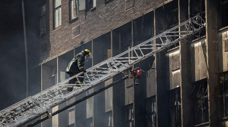 南非約翰內(nèi)斯堡火災(zāi)已致75人死亡 總統(tǒng)表示哀悼