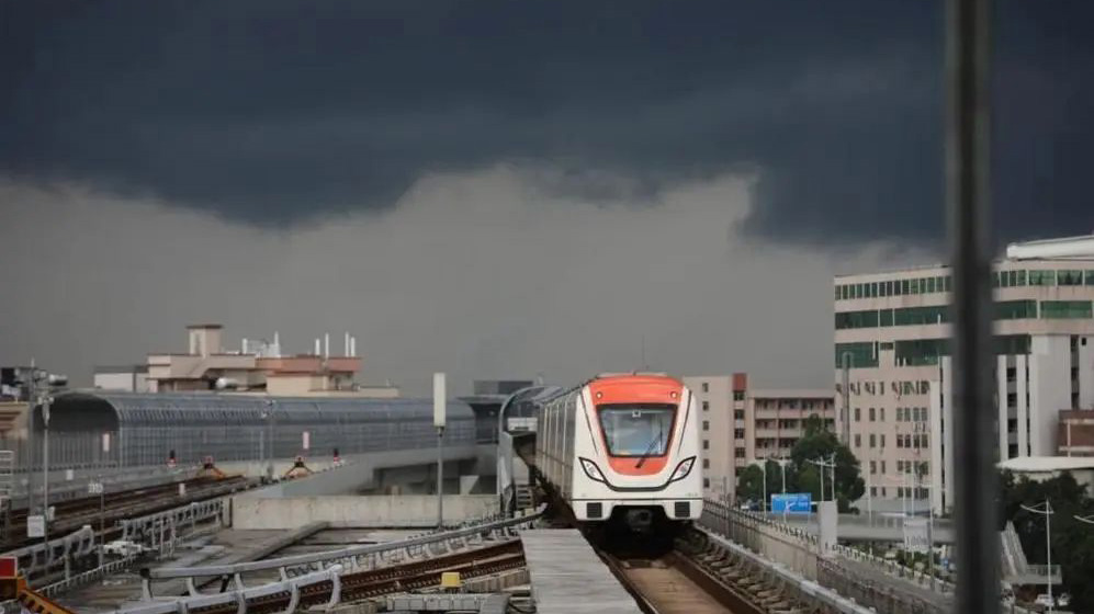 最新！「蘇拉」路徑再調(diào)整！廣東又有多地颱風(fēng)紅色預(yù)警生效，地鐵會(huì)否停運(yùn)？回應(yīng)來(lái)了→