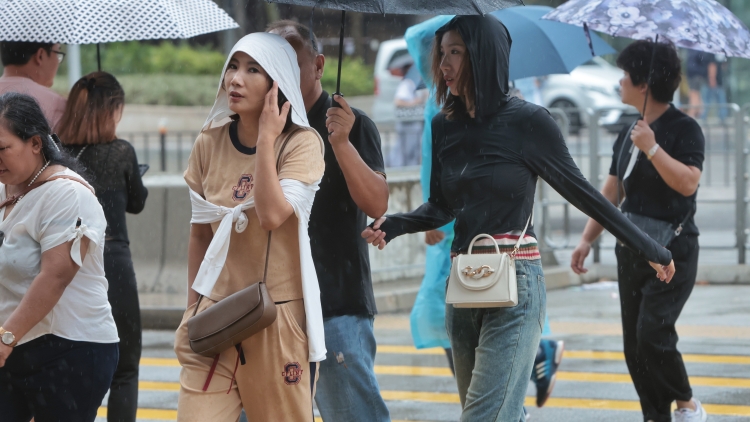 中央氣象臺(tái)繼續(xù)發(fā)布颱風(fēng)紅色預(yù)警