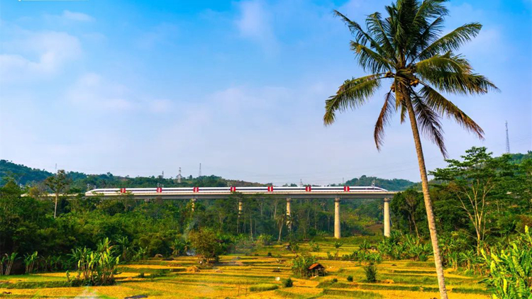 雅萬高鐵今日開通運(yùn)行 下月初正式售票開始商業(yè)運(yùn)營(yíng)