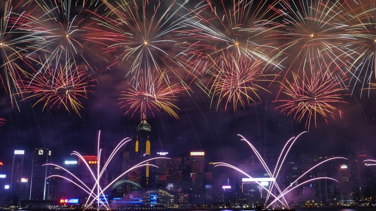 10月1日晚上9點(diǎn)維港上空將舉行國(guó)慶煙花匯演